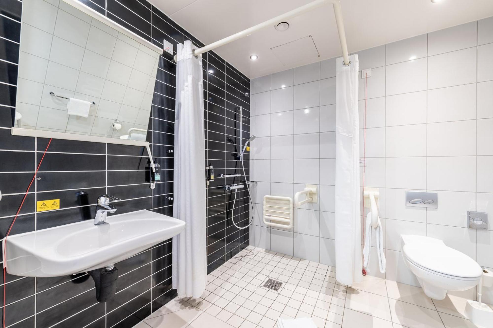 Premier Inn Heidelberg City Centre Экстерьер фото