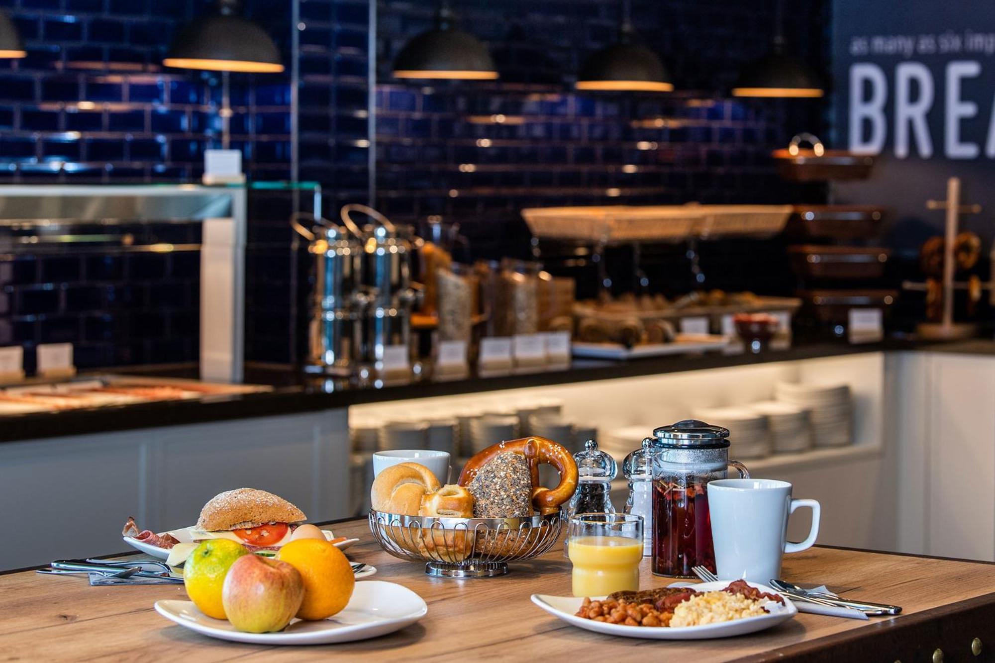 Premier Inn Heidelberg City Centre Экстерьер фото